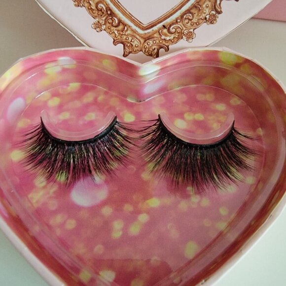Velvet 59 Luxury Vegan False Eye Lashes Miss Barbie NEW - Picture 4 of 9